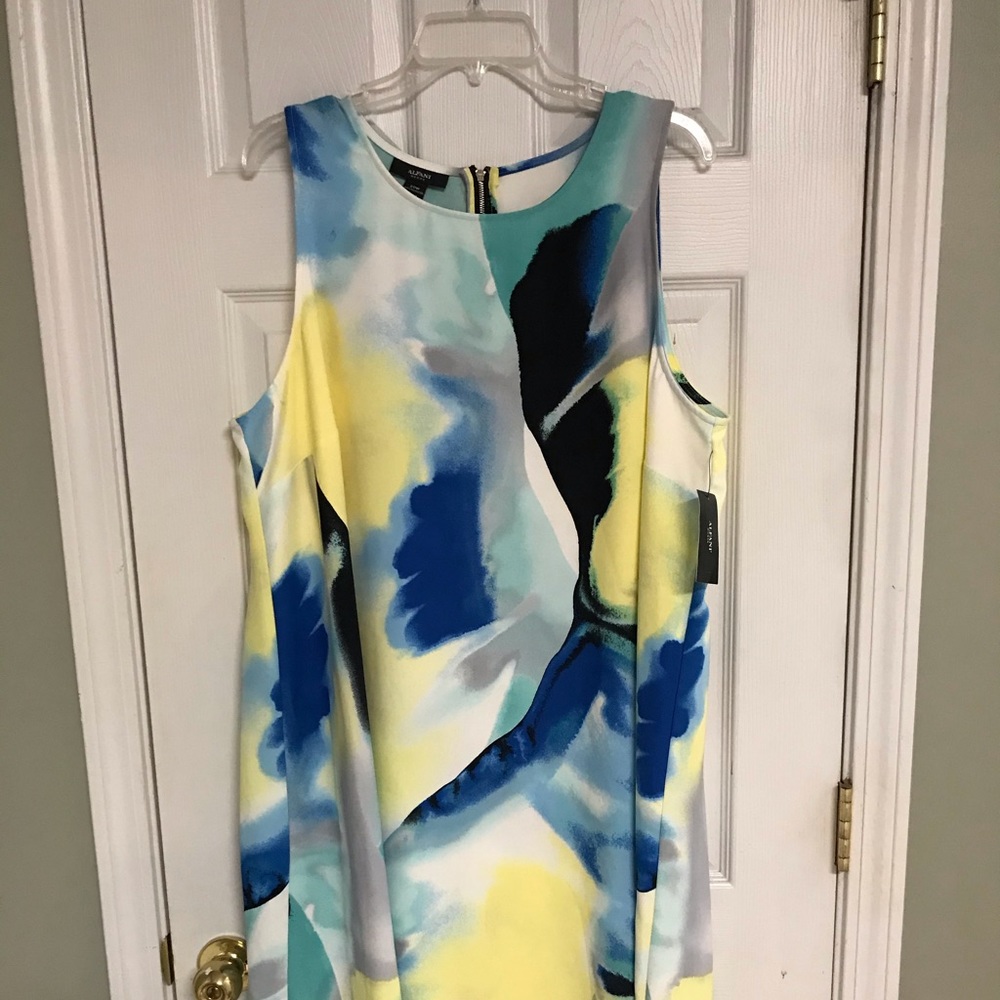 Sleeveless asymmetrical print dress